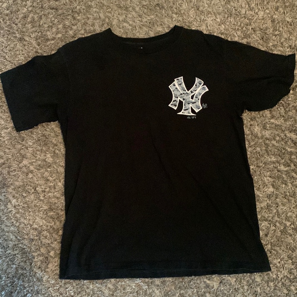 Kids XL Yankees t-shirt